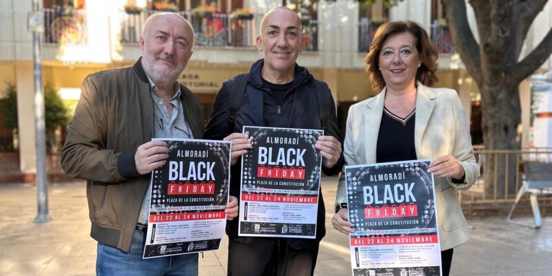 Los comercios de Almoradí salen a la calle por el 'Black Friday'
