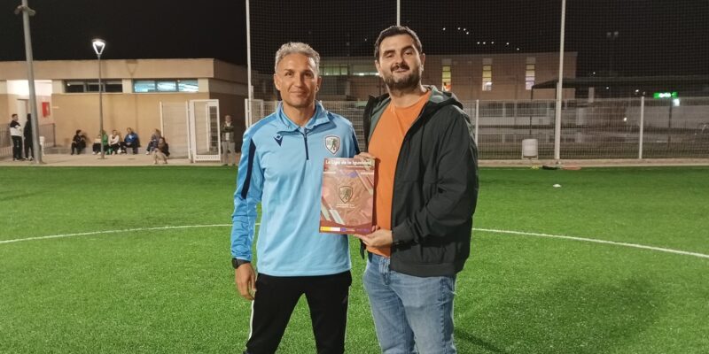 Crean un álbum de cromos del Club de Fútbol Féminas Ciudad de Orihuela