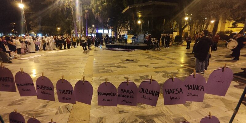 Orihuela muestra su repulsa a la violencia de género con una multitudinaria marcha