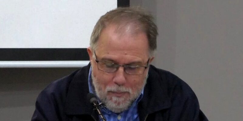 El poeta y escritor oriolano José Luis Zerón publica su nuevo poemario