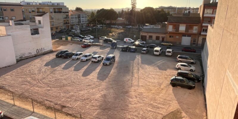 Almoradí habilita un nuevo espacio público con 80 plazas de aparcamiento