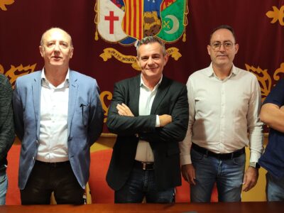 Enrique Riquelme presenta a los miembros de su junta de Moros y Cristianos de Orihuela
