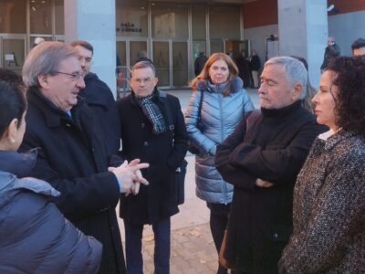 El Gobierno entrega a la familia de Miguel Hernández el documento que anula su condena