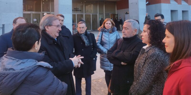 El Gobierno entrega a la familia de Miguel Hernández el documento que anula su condena