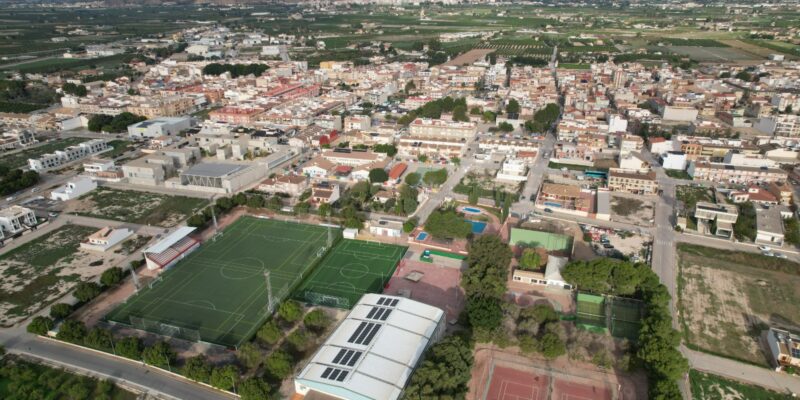 Rafal ahorrará 25.000 euros al año en luz con la instalación de placas fotovoltaicas