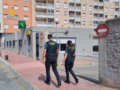 La Guardia Civil auxilia a un hombre gravemente herido en Torrevieja