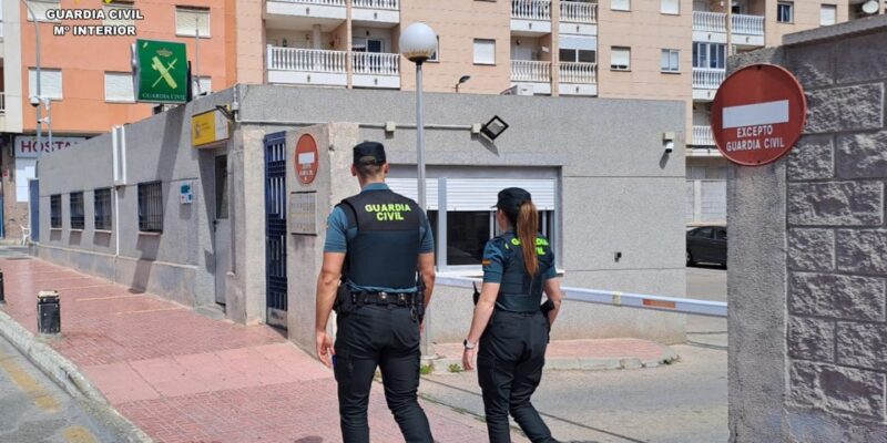 La Guardia Civil auxilia a un hombre gravemente herido en Torrevieja