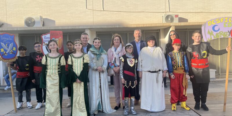 El colegio de Hurchillo realiza un desfile escolar de Moros y Cristianos con mucho público