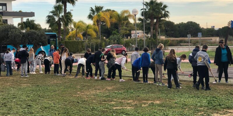 Orihuela conmemora el Día del Árbol con la plantación de 250 ejemplares en la costa y la sierra
