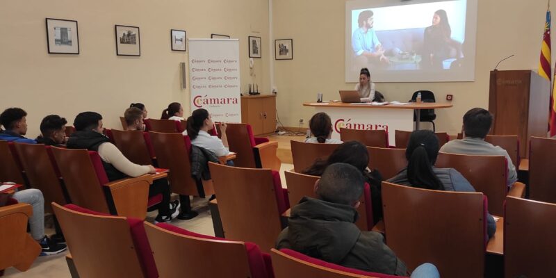 Cámara Orihuela renueva su oferta formativa para jóvenes con nuevos cursos