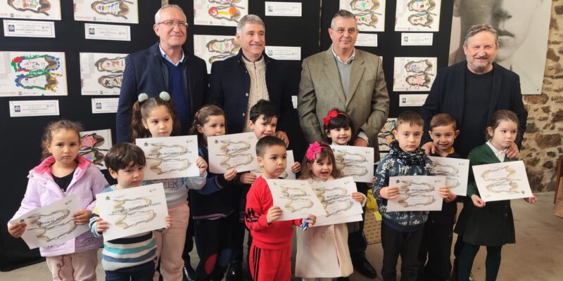 Orihuela entrega los premios del XV Certamen Escolar "Las Abarcas Desiertas"