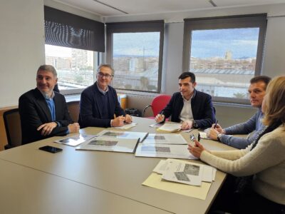 El alcalde de Orihuela, Pepe Vegara, y el concejal de Urbanismo, Matías Ruiz, han presentado a los responsables de Urbanismo de la Generalitat Valenciana el Plan Especial ‘Ciudad Deportiva de Orihuela’ y la tramitación del Plan Especial del Parque Empresarial