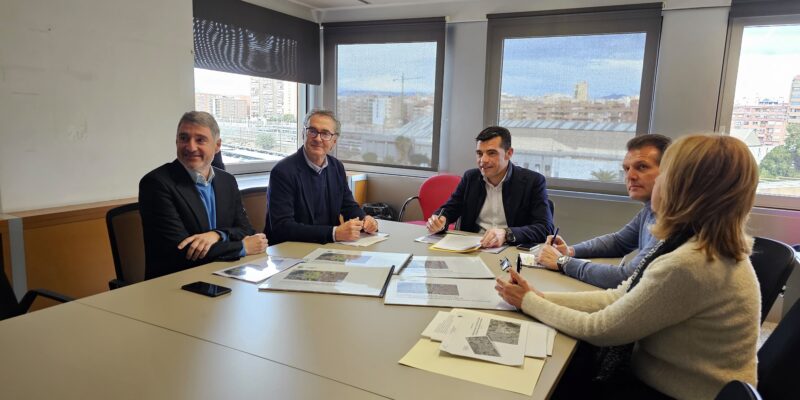 El alcalde de Orihuela, Pepe Vegara, y el concejal de Urbanismo, Matías Ruiz, han presentado a los responsables de Urbanismo de la Generalitat Valenciana el Plan Especial ‘Ciudad Deportiva de Orihuela’ y la tramitación del Plan Especial del Parque Empresarial