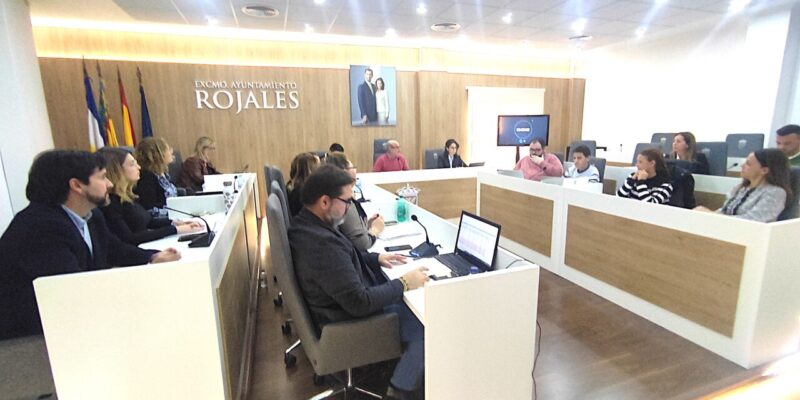 Rojales aprueba unos presupuestos al alza con el voto en contra de la oposición