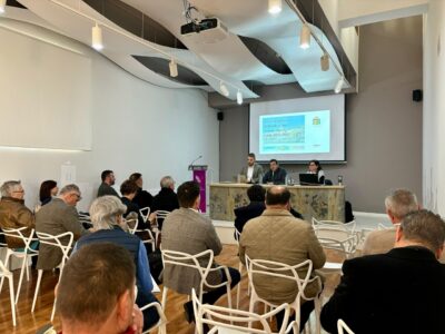 Orihuela ha presentado esta mañana en el salón de actos de la Biblioteca Pública María Moliner una sesión extraordinaria del Consejo Sectorial de Turismo presidida por el Teniente Alcalde, Manuel Mestre Barea. Durante la reunión se ha presentado el Plan EDIL