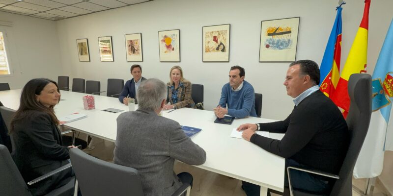 Torrevieja, AGAMED y Cruz Roja firman la segunda fase del Programa OLA