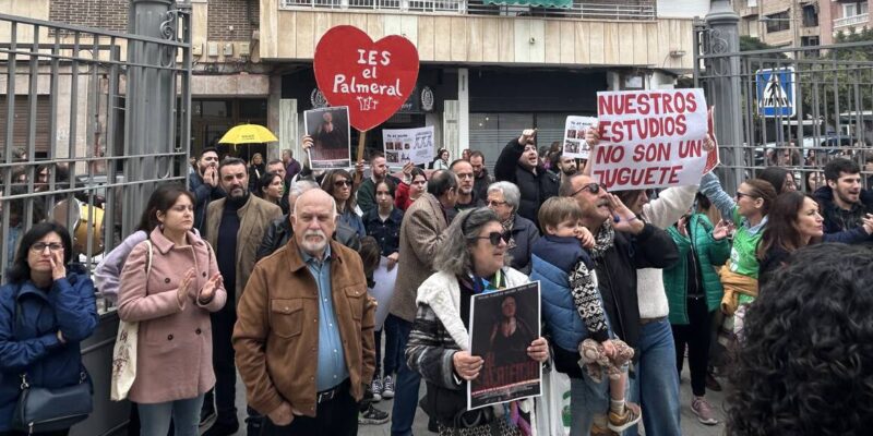 Comunicado de la Plataforma del IES El Palmeral de Orihuela tras la protesta contra Mazón