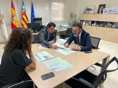 El alcalde de Torrevieja mantiene una reunión de trabajo con el director de Turismo