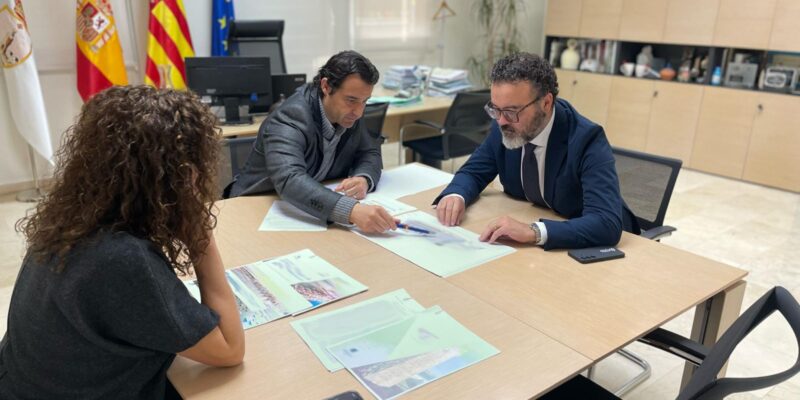 El alcalde de Torrevieja mantiene una reunión de trabajo con el director de Turismo