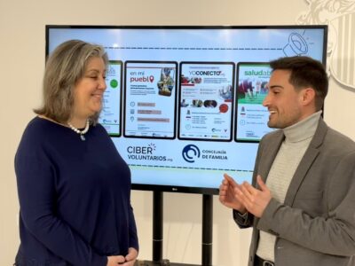 Orihuela ofrece formación digital para mejorar la autonomía de personas mayores