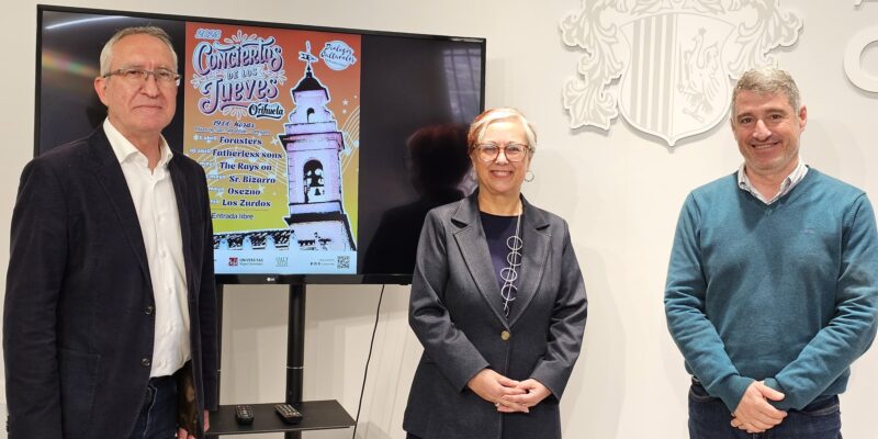 El concejal de Educación, Vicente Pina, ha presentado esta mañana junto a la vicerrectora de Cultura de la Universidad Miguel Hernández, Asunción Amorós, los “Conciertos de los jueves “ que tendrán lugar en Orihuela del 3 de abril al 5 de junio