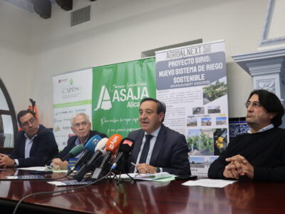 El presidente de ASAJA Nacional defiende en Orihuela el trasvase y critica los aranceles de Trump