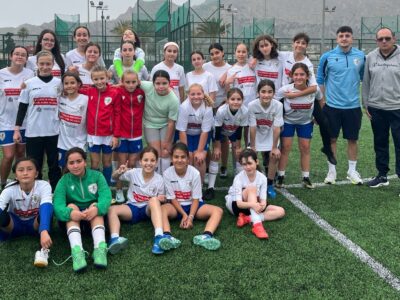 El Club de Fútbol Féminas Ciudad de Orihuela incorpora un plan nutricional para fomentar los hábitos alimenticios saludables entre sus jugadoras. El club busca optimizar el rendimiento deportivo y la recuperación de las jóvenes mediante unas bases de alimentación sólidas