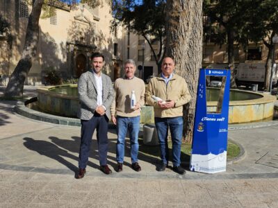 Orihuela pone en marcha un surtidor de agua potable refrigerada en la plaza del Carmen