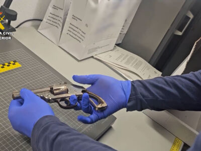 Detienen a dos hombres por disparar en la cabeza a un joven en Orihuela Costa