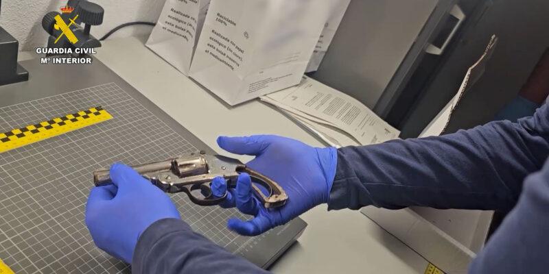 Detienen a dos hombres por disparar en la cabeza a un joven en Orihuela Costa