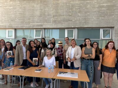 El Club de Lectura del IES Rafal se clausura con un coloquio junto a la escritora Susana Fortes