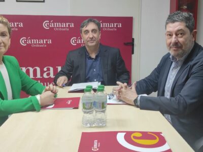 La consellera Marián Cano visita la Cámara de Comercio de Orihuela