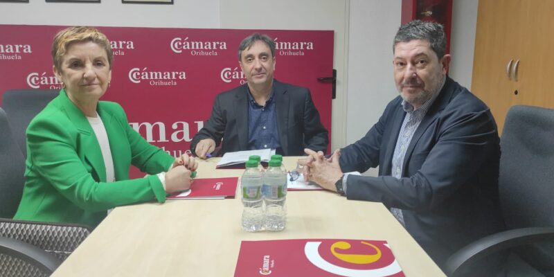La consellera Marián Cano visita la Cámara de Comercio de Orihuela
