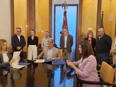 Orihuela firma un convenio con GEONET para implantar la plataforma GEOGIS