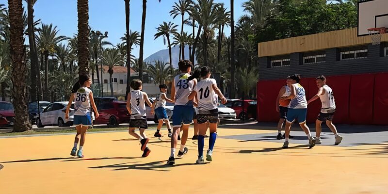 Orihuela destina casi un millón de euros en el transporte de niños a las actividades deportivas