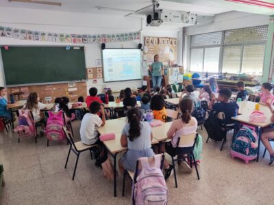 La Concejalía de Medio Ambiente del Ayuntamiento de Orihuela ha organizado un total de 26 talleres medioambientales, en diferentes centros educativos del municipio, con motivo del ‘Día Mundial de los Océanos’, que se celebra el próximo 8 de junio