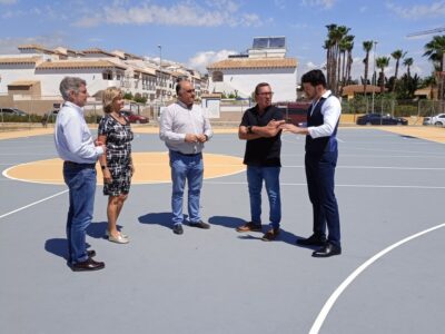 El Ayuntamiento de Orihuela, a través de su Concejalía de Deportes, ha acometido recientemente diversas actuaciones de mejora en cinco espacios deportivos del municipio, entre las que destacan las reformas llevadas a cabo en las pistas de Orihuela Costa (Calle Aben Humeya), Arneva y Correntías.