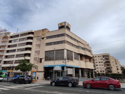 Orihuela impulsa la adquisición del edificio CAM que pasará a ser de titularidad municipal