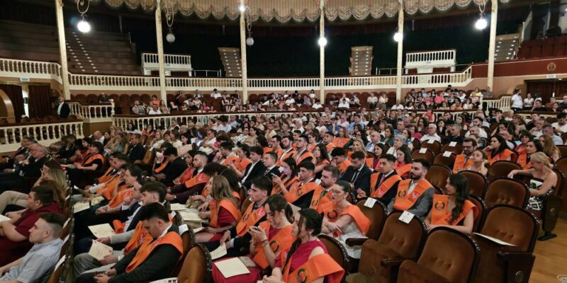 La Facultad de Ciencias Sociales y Jurídicas de Orihuela celebra su acto de graduación