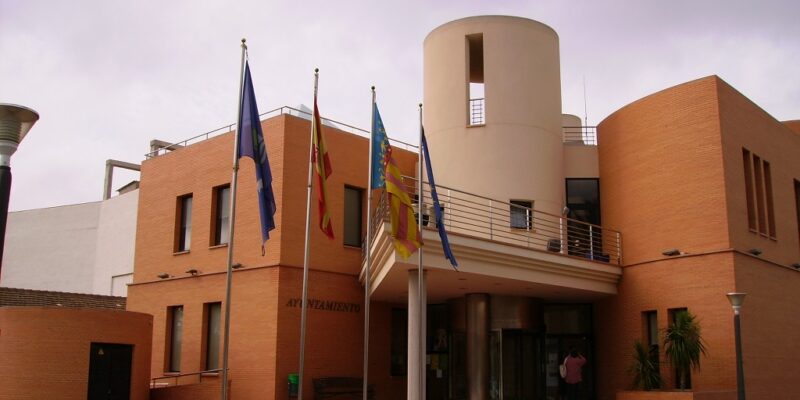 Los Montesinos concede ayudas al transporte a 50 estudiantes