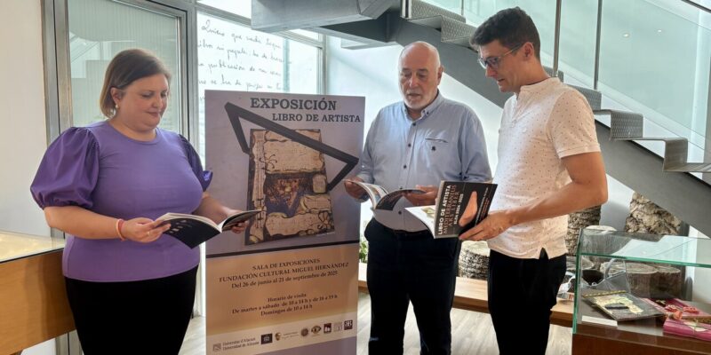 Orihuela abre la exposición "Libro de artista" que mezcla literatura y arte visual