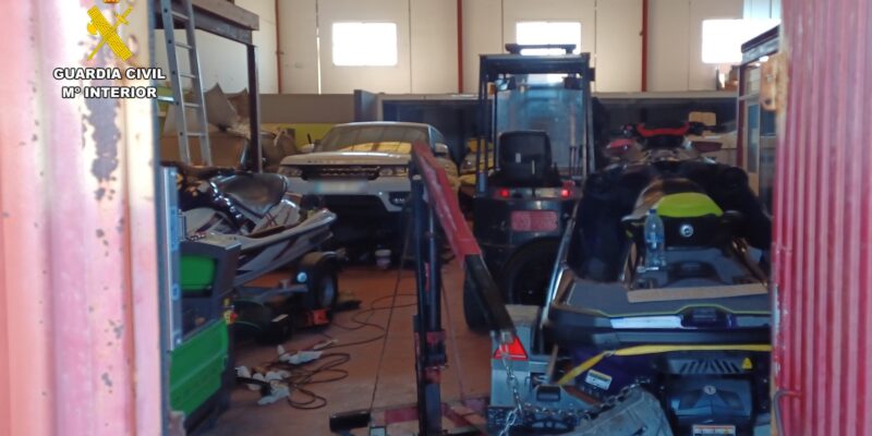La Guardia Civil desmantela un taller mecánico ilegal en Algorfa