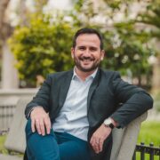 El profesor Manuel Martínez Sirvent, natural de Callosa de Segura y docente en el Seminario Diocesano San Miguel de Orihuela, ha sido nominado a los prestigiosos Premios EDUCA ABANCA 2025, considerados por muchos como los “Goya” de la educación en España