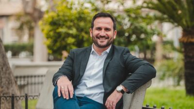 El profesor Manuel Martínez Sirvent, natural de Callosa de Segura y docente en el Seminario Diocesano San Miguel de Orihuela, ha sido nominado a los prestigiosos Premios EDUCA ABANCA 2025, considerados por muchos como los “Goya” de la educación en España