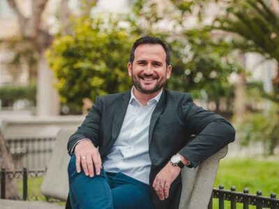 El profesor Manuel Martínez Sirvent, natural de Callosa de Segura y docente en el Seminario Diocesano San Miguel de Orihuela, ha sido nominado a los prestigiosos Premios EDUCA ABANCA 2025, considerados por muchos como los “Goya” de la educación en España