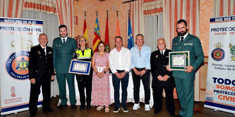 Protección Civil de Callosa de Segura distingue "voluntaria de año" a la alcaldesa Amparo Serrano por su labor en el apagón del pasado 28 de abril. El reconocimiento se hizo durante la Gala Anual del Voluntariado