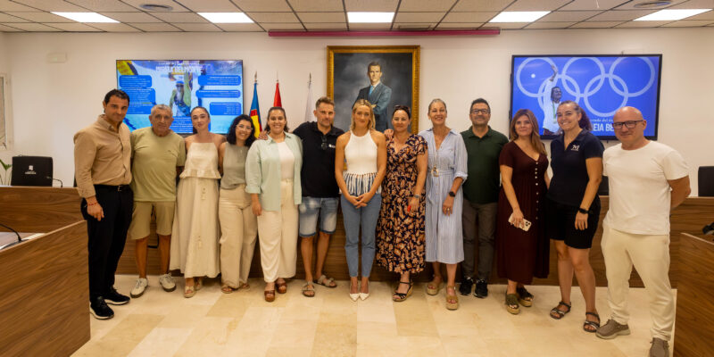 Torrevieja recibe la visita oficial de Mireia Belmonte, la mejor deportista española de la Historia