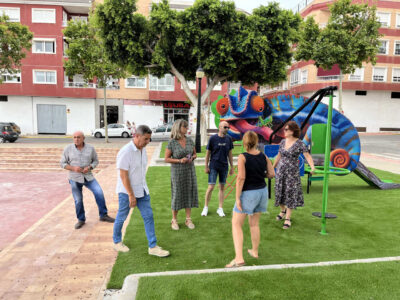 Los Montesinos abre al público un nuevo parque infantil tras su reforma