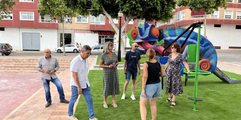 Los Montesinos abre al público un nuevo parque infantil tras su reforma