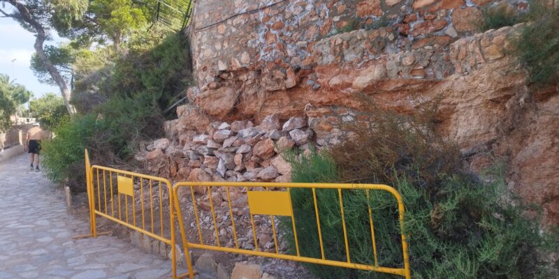El PSOE de Orihuela denuncia el mal estado de conservación del Sendero Azul de Cabo Roig